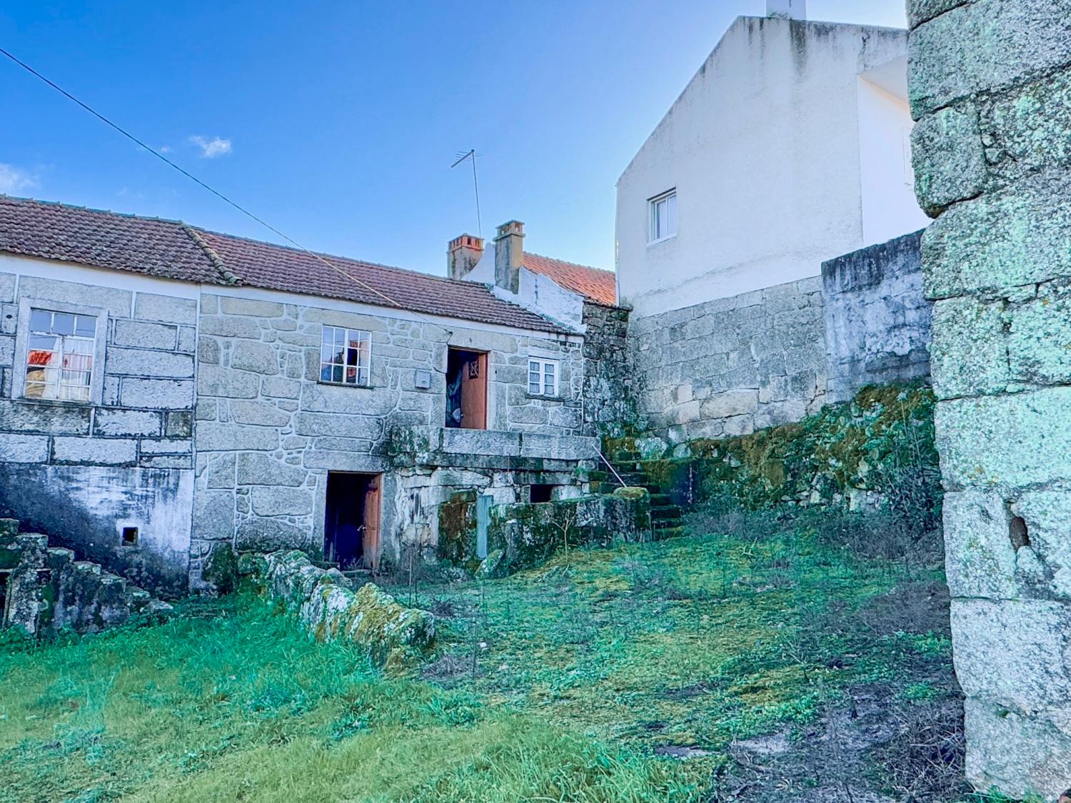  te koop dorpshuis Pousafoles do Bispo Sabugal 1
